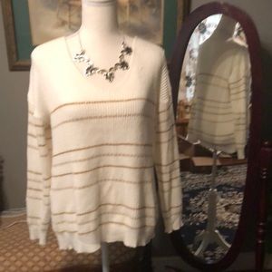 SOLD👜👜Sweater size approximately large white with gold